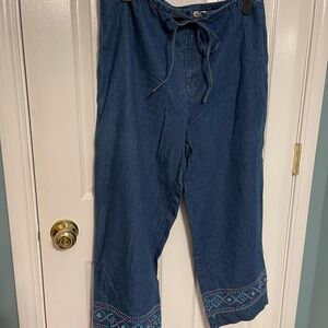 Elegant Blue Cropped Jeans with Embroidered and beading Detail